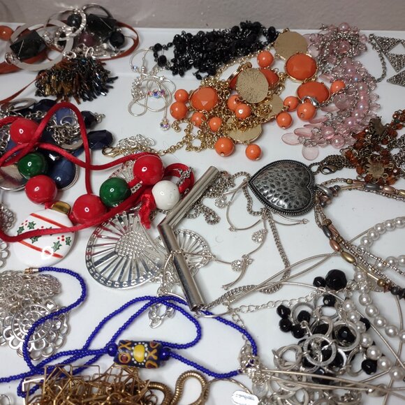 Lot Of Over 50 Necklaces - Picture 6 of 16